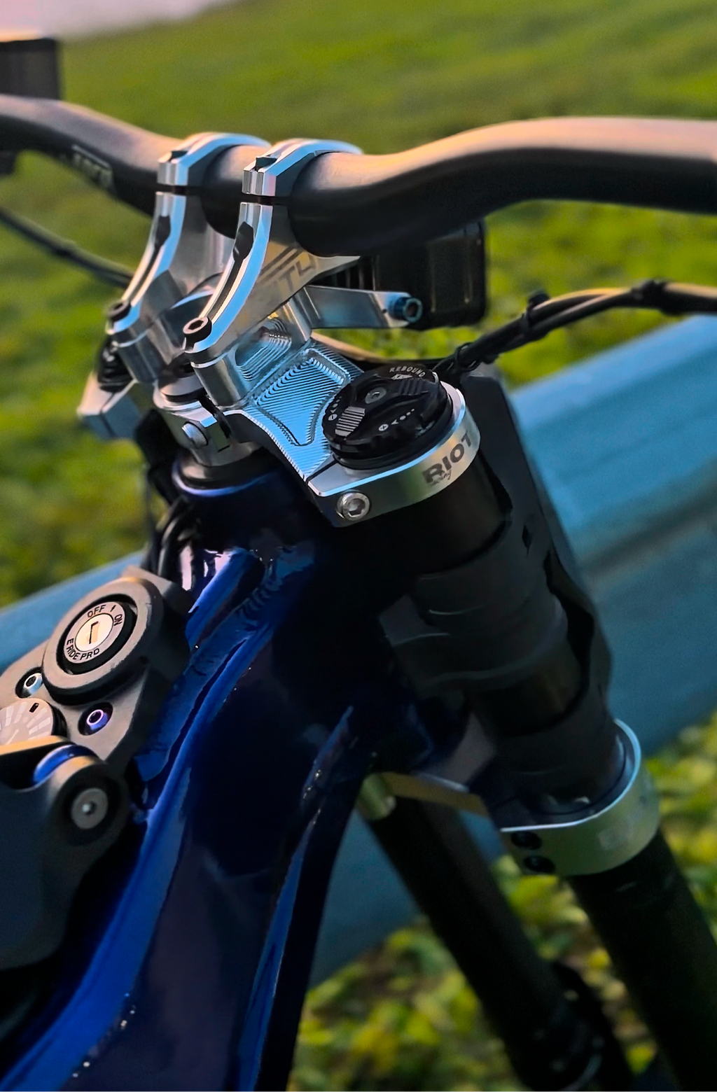 Riot Drop Crown (STOCK SURRON LBX FORKS)