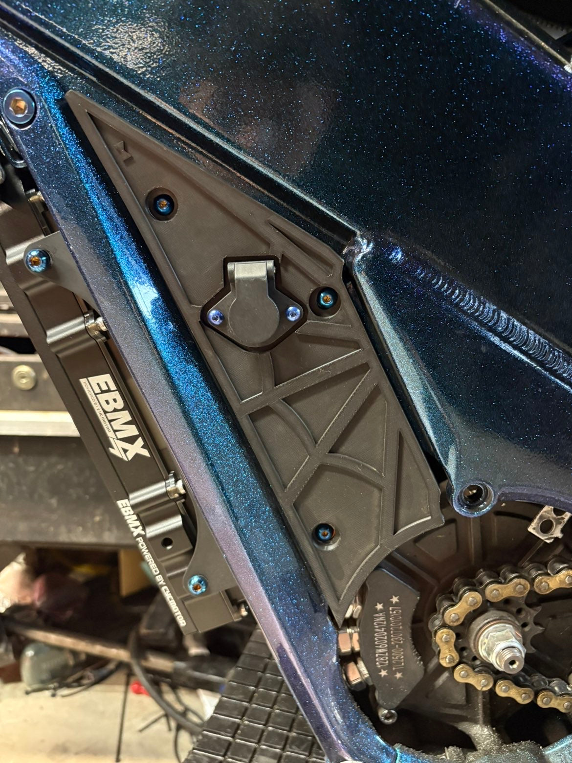 Side plastic titanium bolts (set of 8)